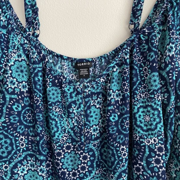 Torrid Womens Blue Turqoise Medalian Print Cold Shoulder Blouse Challis Size 3 - Picture 3 of 10